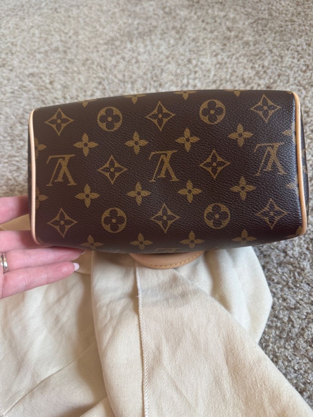 AUTHENTIC LOUIS VUITTON SPEEDY 20 dustbag, box and receipt - Picture 13 of 15